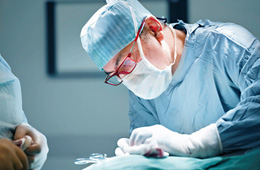В Центре Мешалкина впервые выполнили операцию с применением нового типа протеза аортального клапана